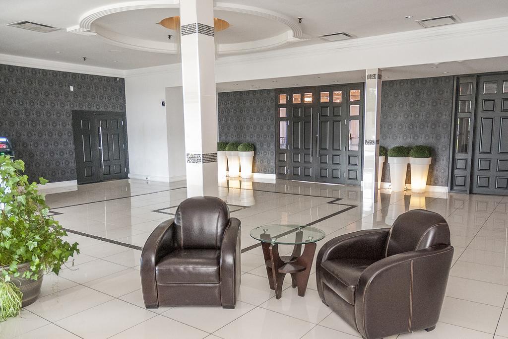Motel Labarre Лонгёй Экстерьер фото