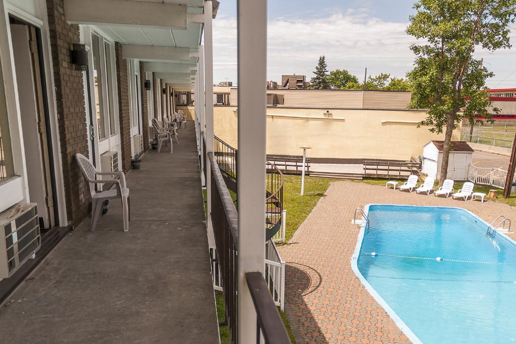 Motel Labarre Лонгёй Экстерьер фото