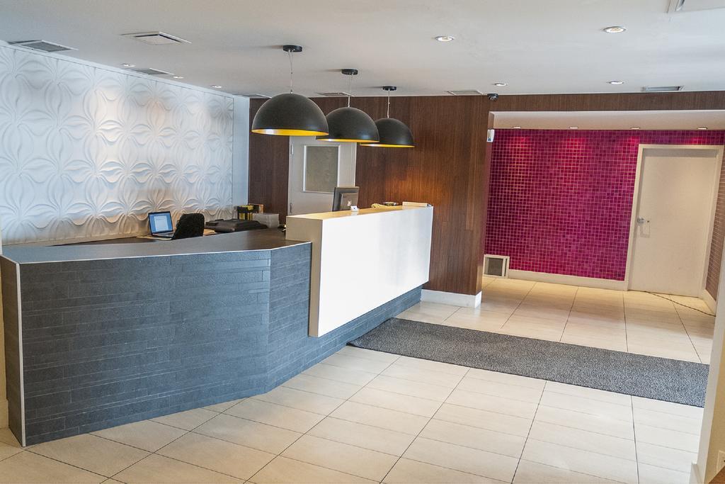 Motel Labarre Лонгёй Экстерьер фото