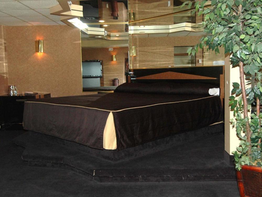 Motel Labarre Лонгёй Экстерьер фото
