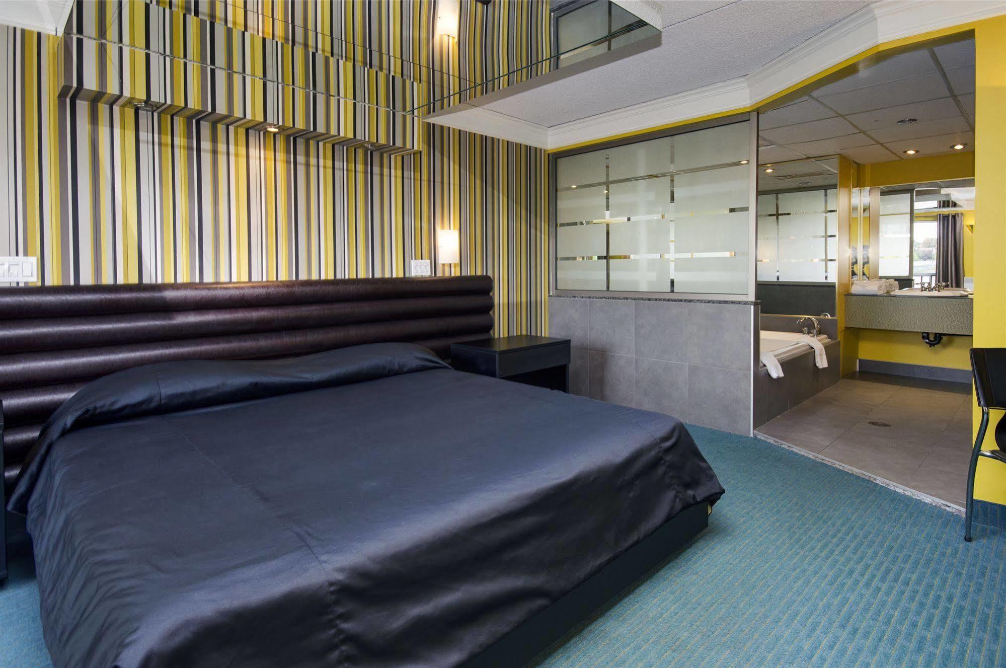 Motel Labarre Лонгёй Экстерьер фото