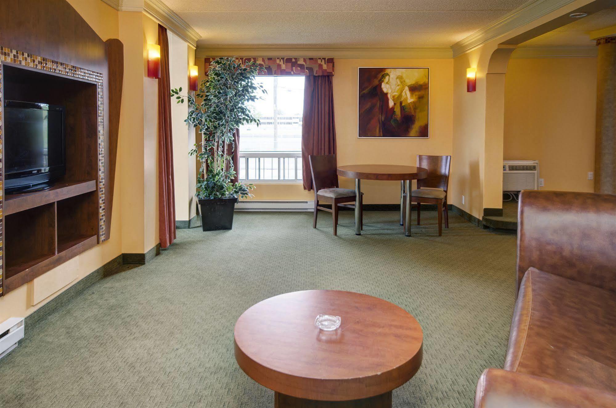 Motel Labarre Лонгёй Экстерьер фото