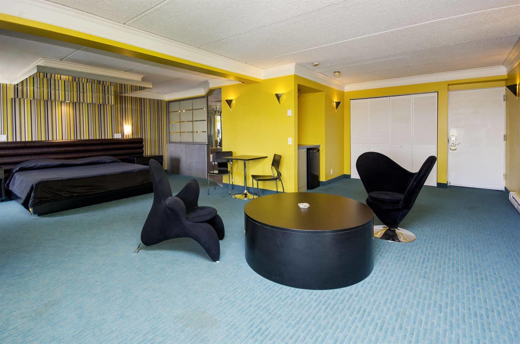 Motel Labarre Лонгёй Экстерьер фото