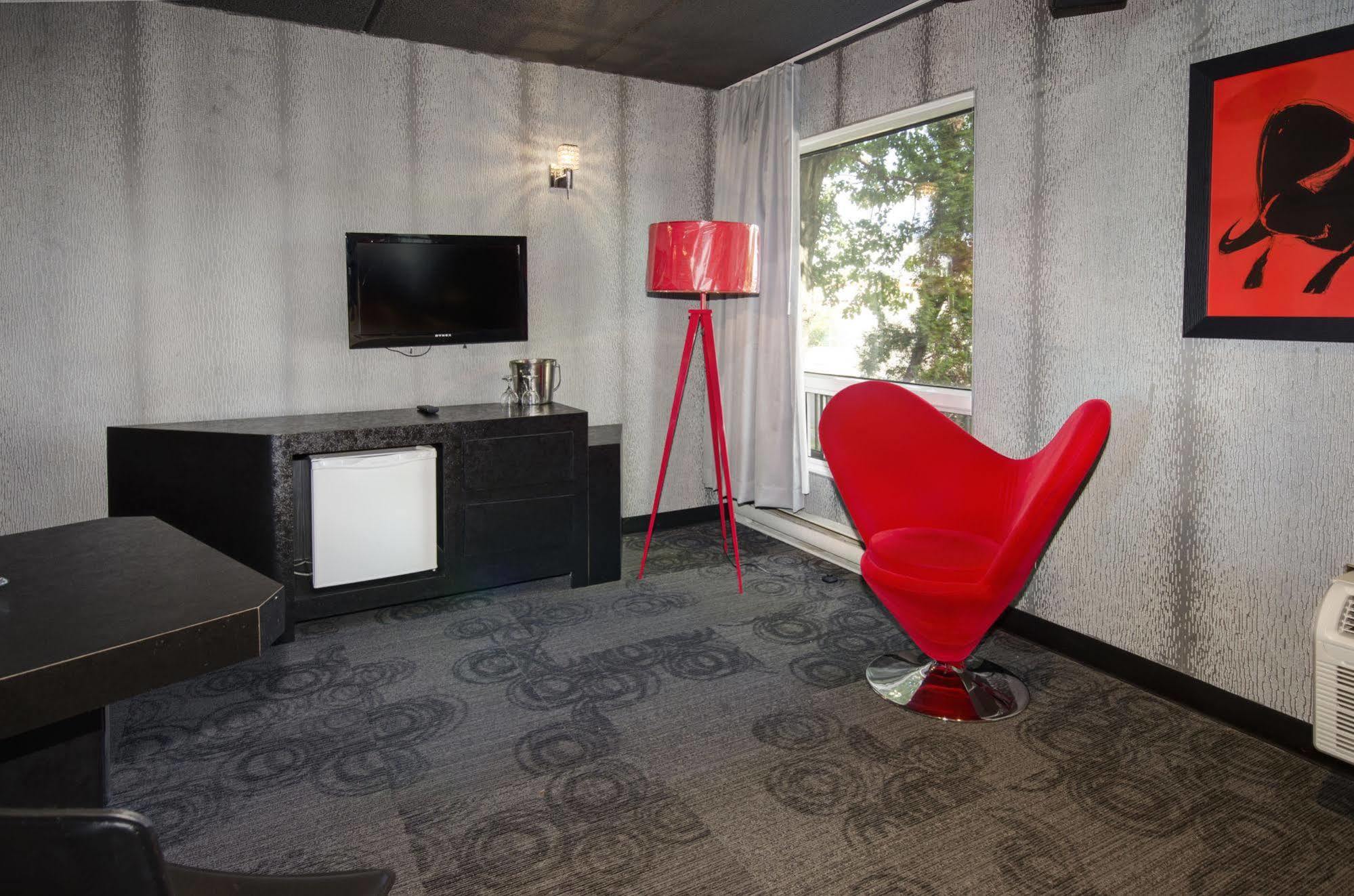 Motel Labarre Лонгёй Экстерьер фото