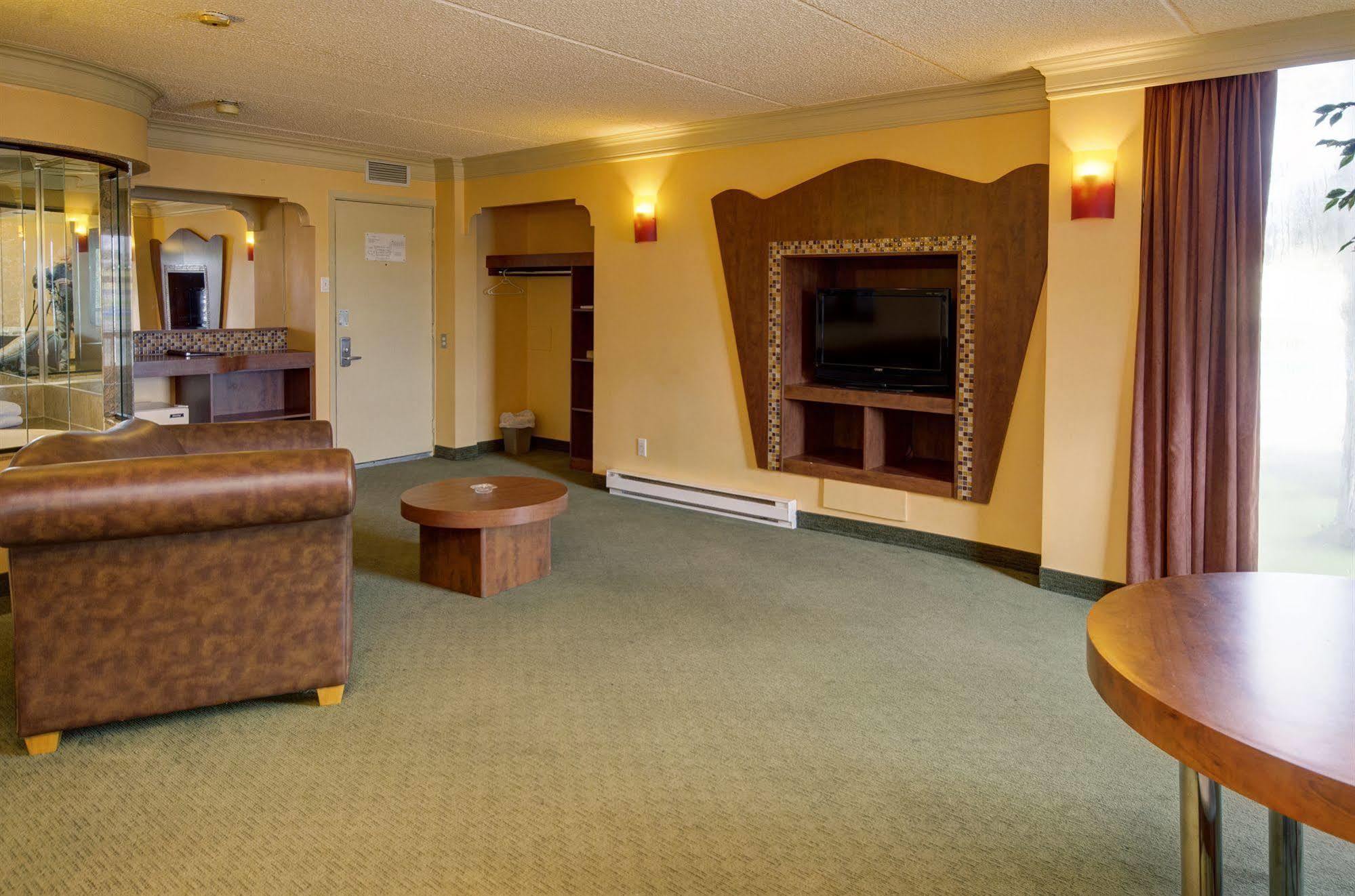 Motel Labarre Лонгёй Экстерьер фото
