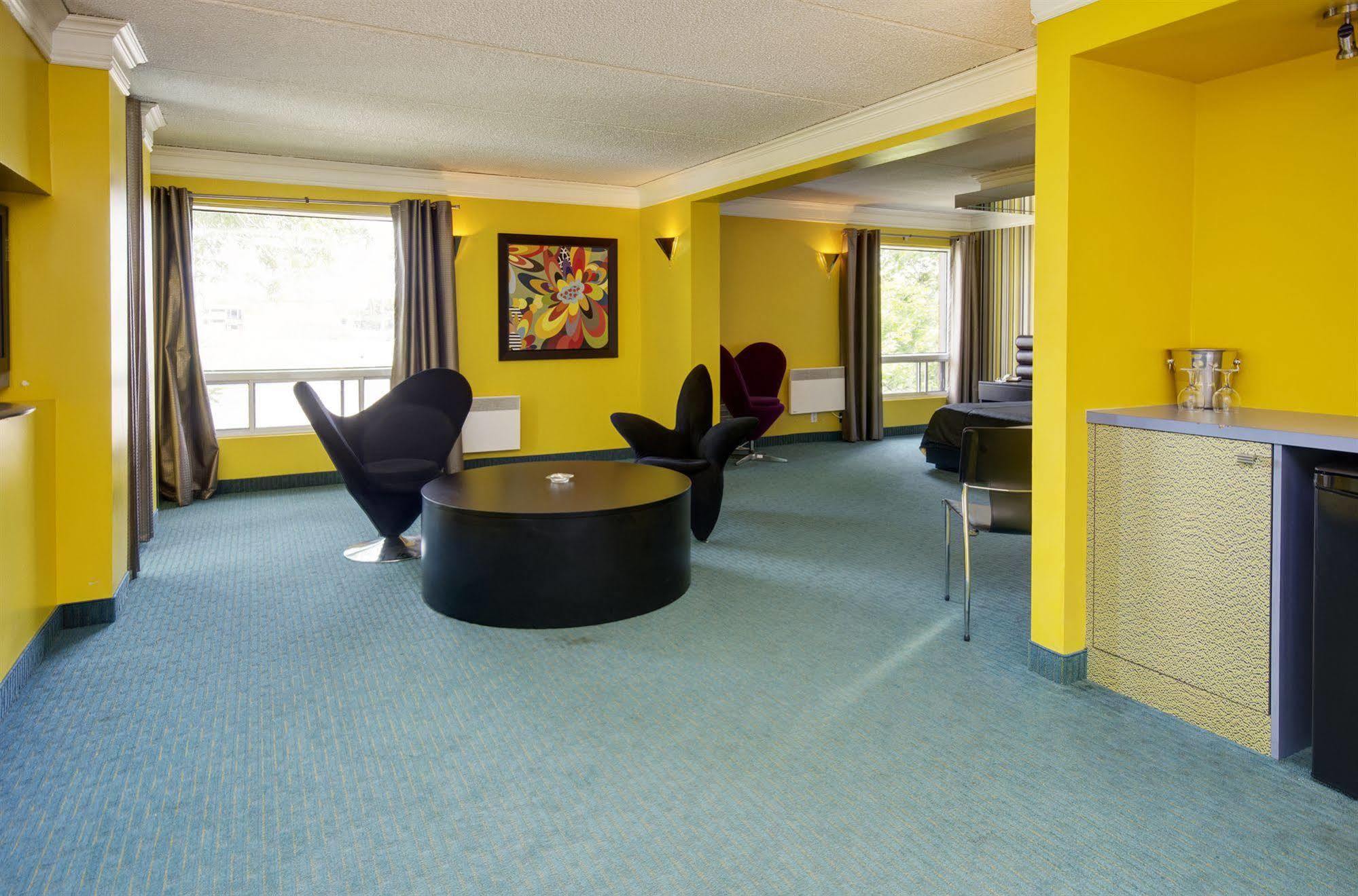 Motel Labarre Лонгёй Экстерьер фото