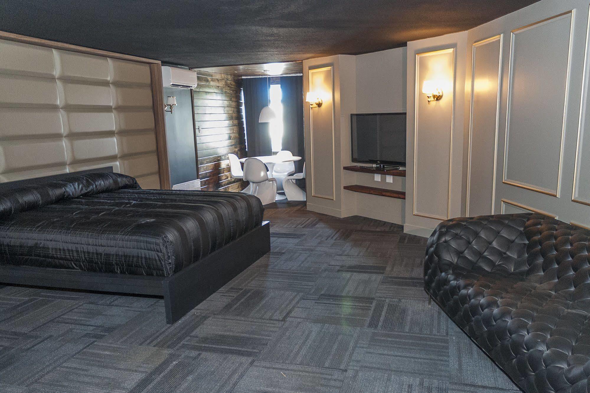 Motel Labarre Лонгёй Экстерьер фото