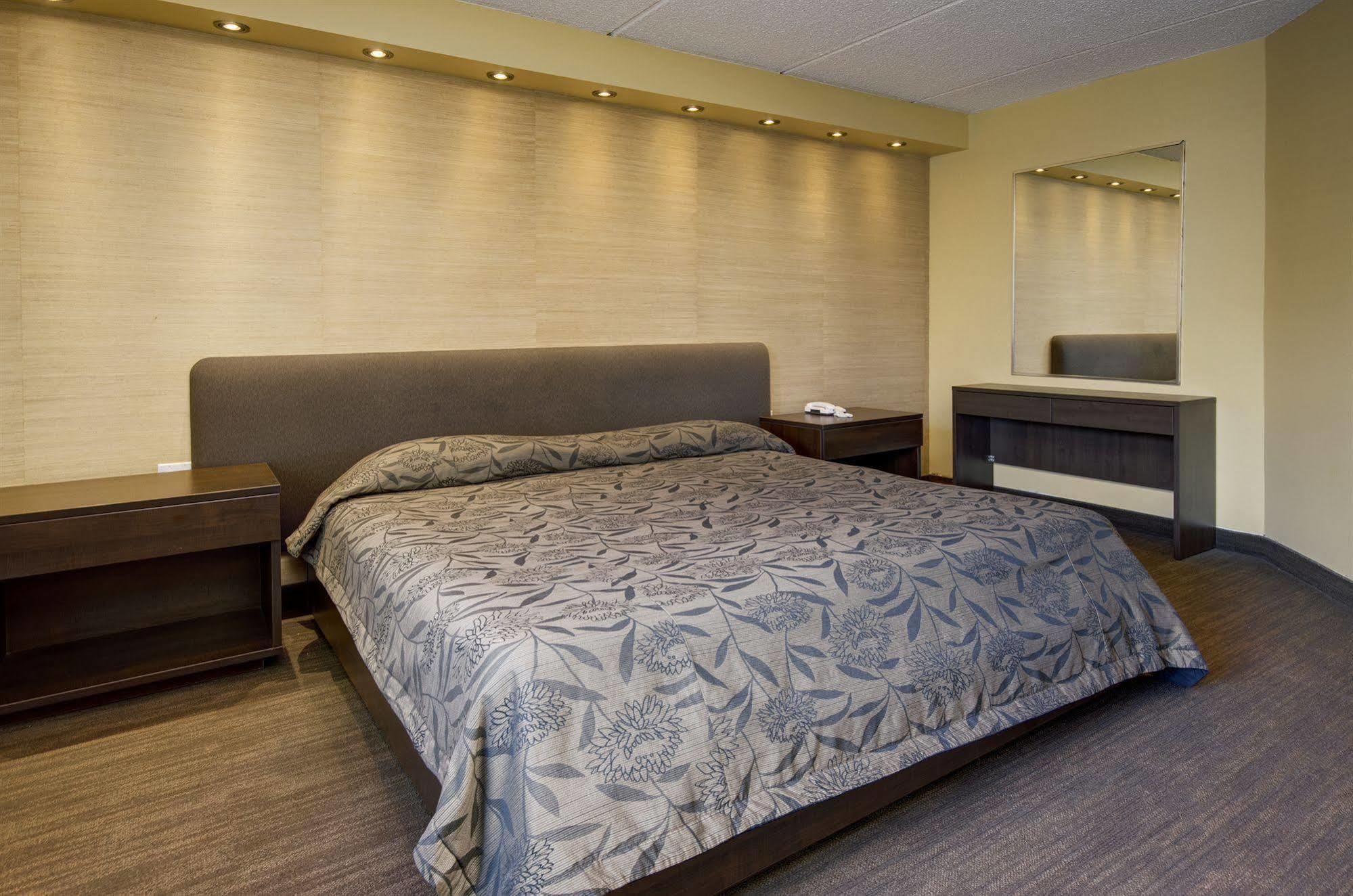 Motel Labarre Лонгёй Экстерьер фото