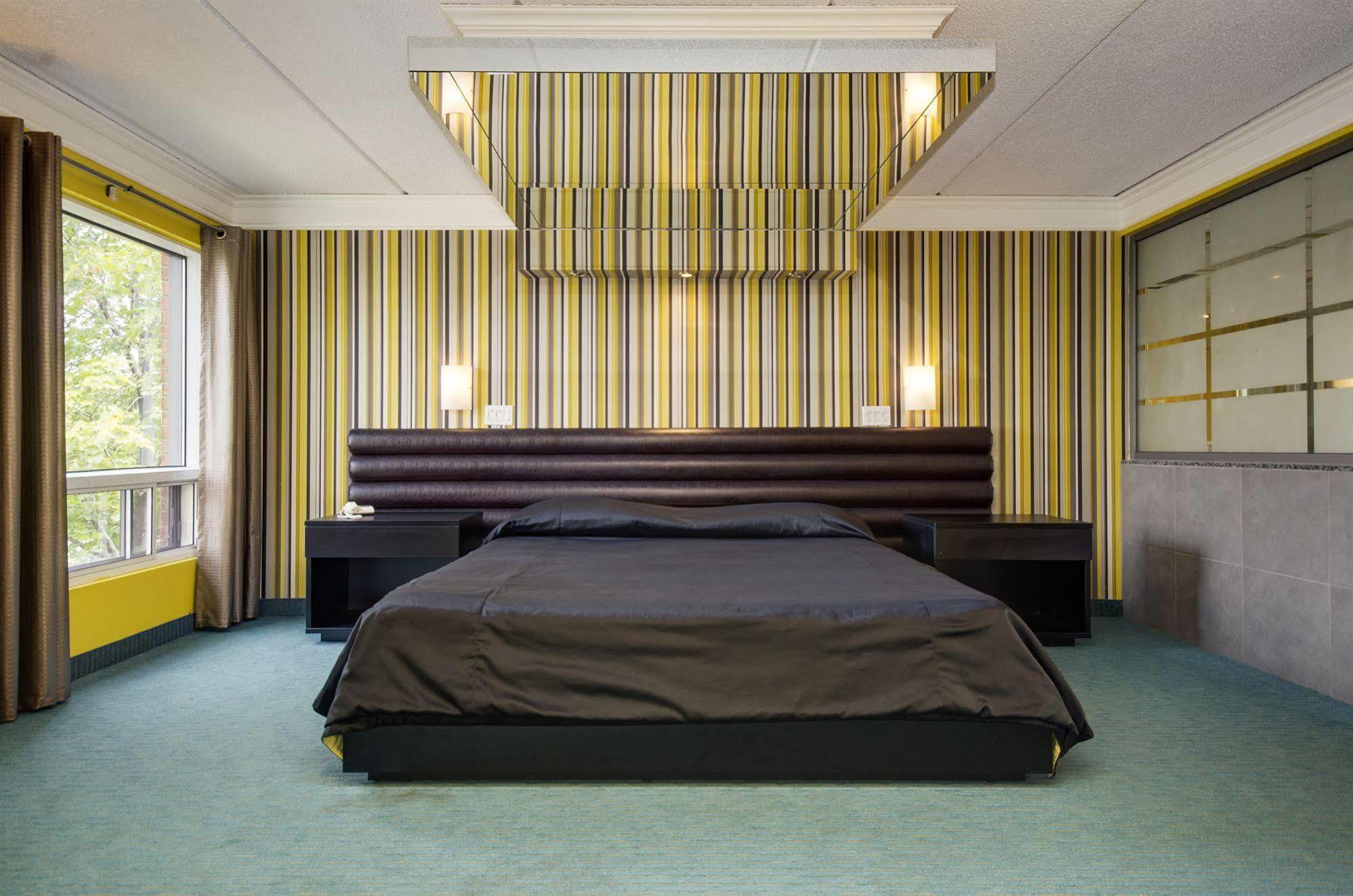 Motel Labarre Лонгёй Экстерьер фото