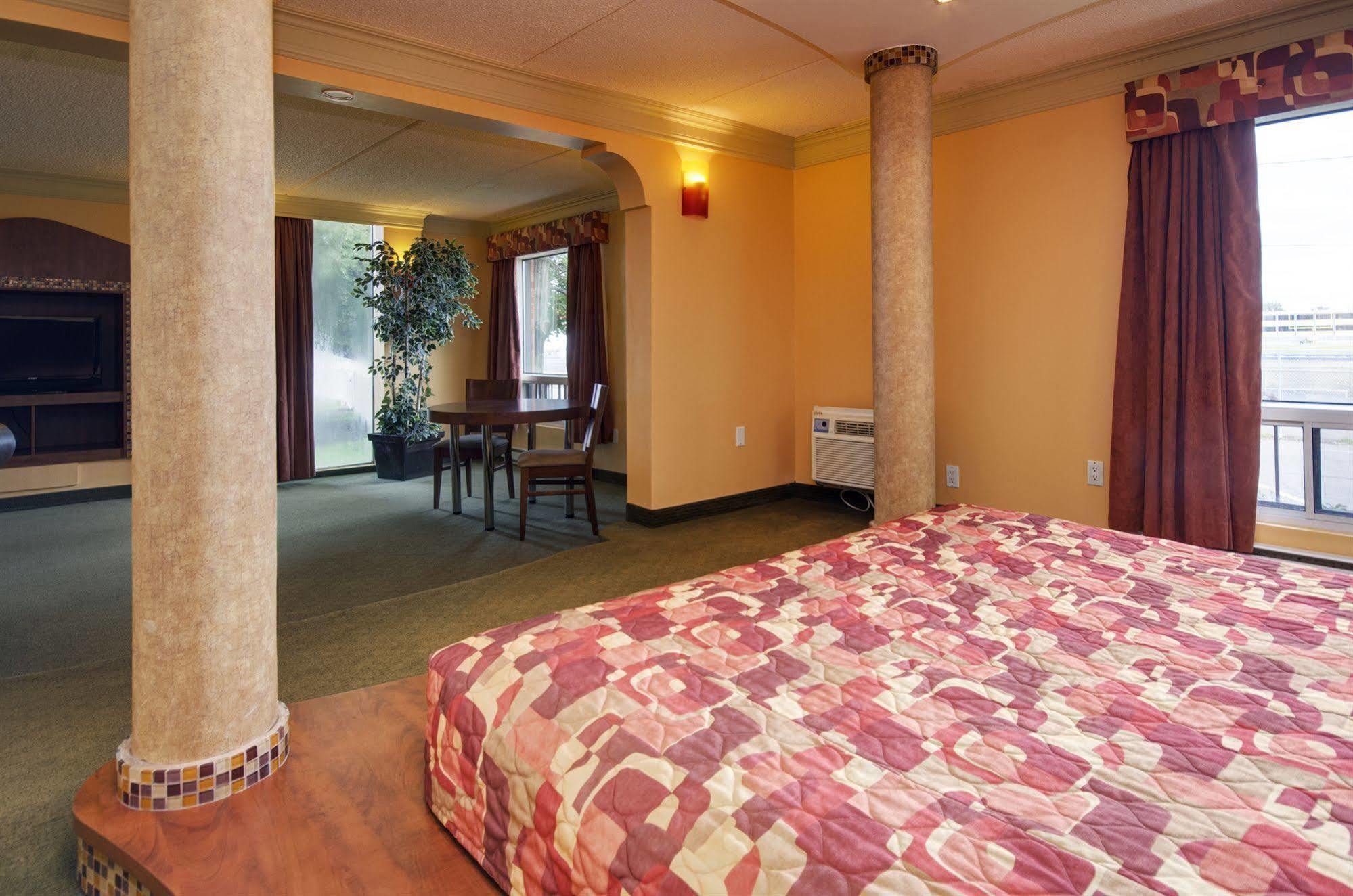 Motel Labarre Лонгёй Экстерьер фото