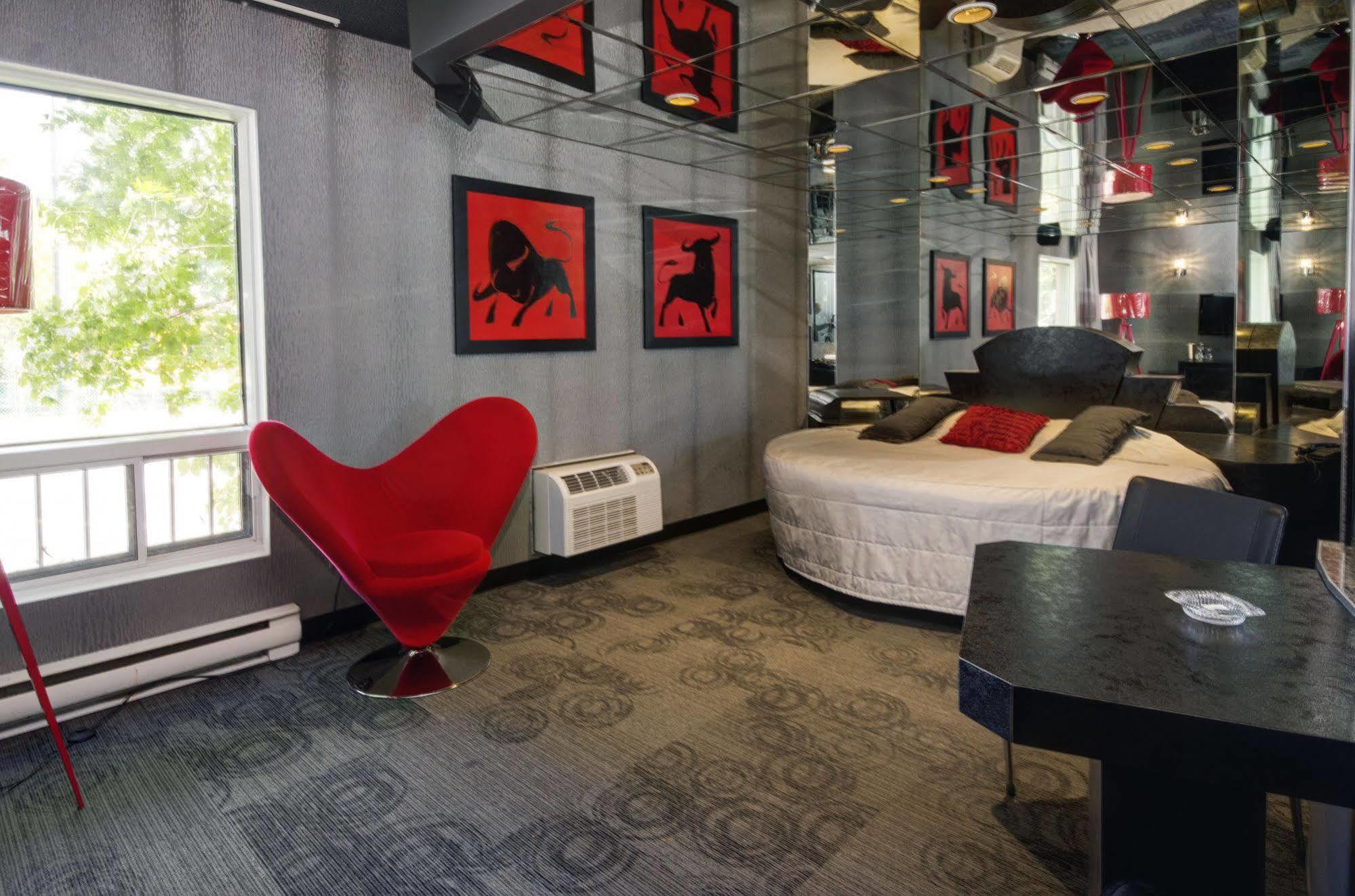 Motel Labarre Лонгёй Экстерьер фото
