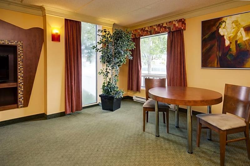 Motel Labarre Лонгёй Экстерьер фото