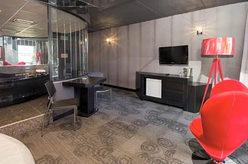 Motel Labarre Лонгёй Экстерьер фото