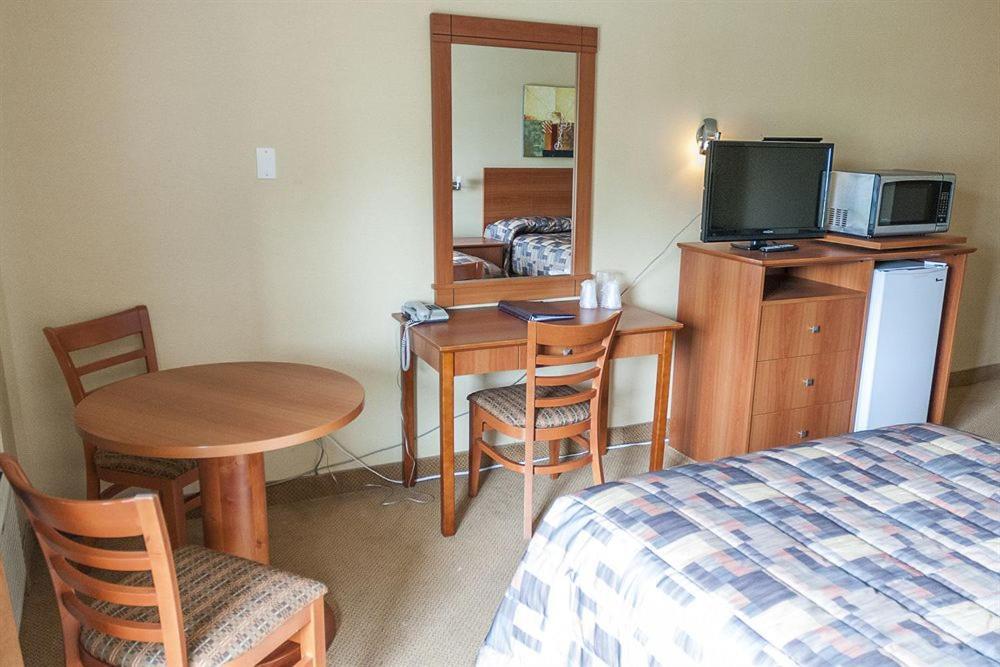 Motel Labarre Лонгёй Экстерьер фото